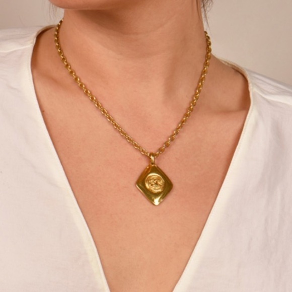 Chanel Vintage Diamond Shaped CC Charm Necklace - Picture 6 of 10